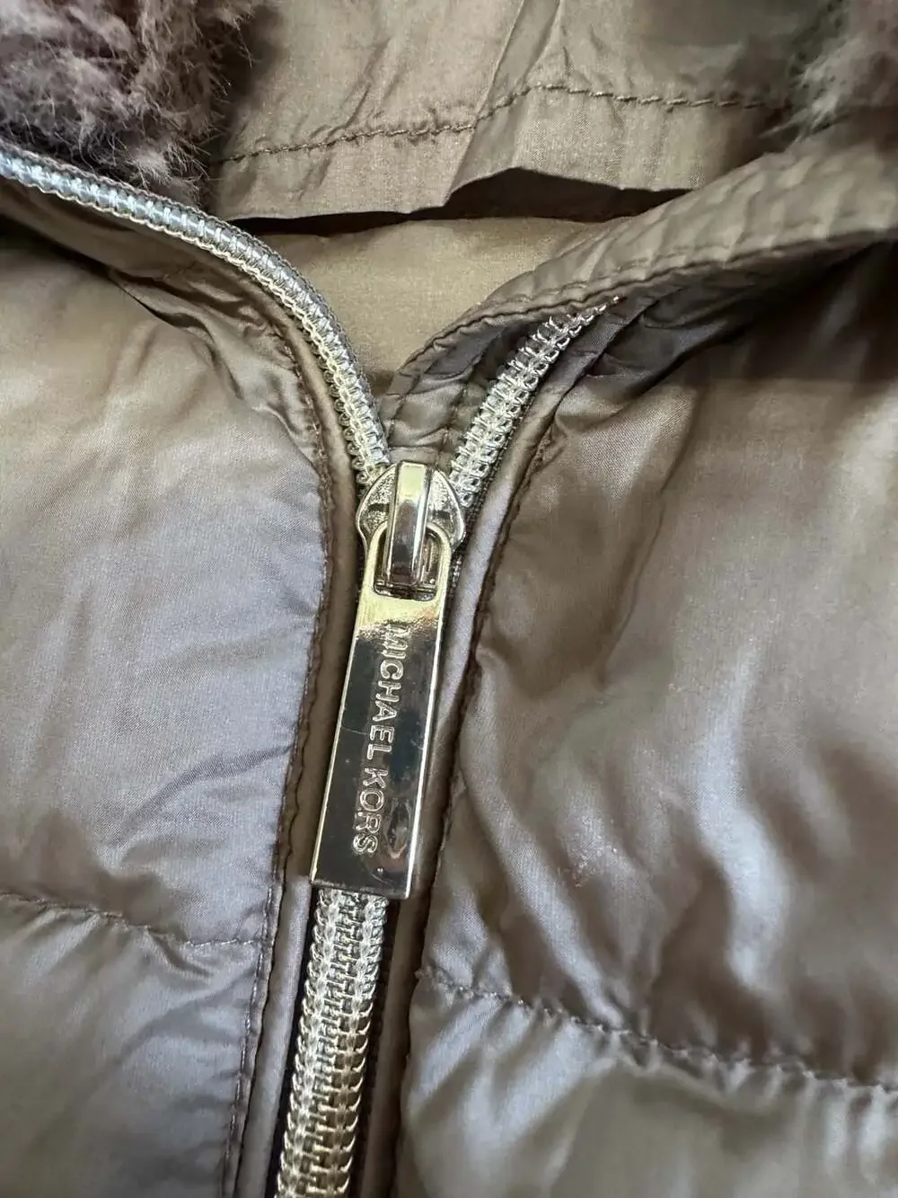 Michael Kors Women's Ultra Light Weight Down Fill Puffer Jacket  Faux Fur Collar